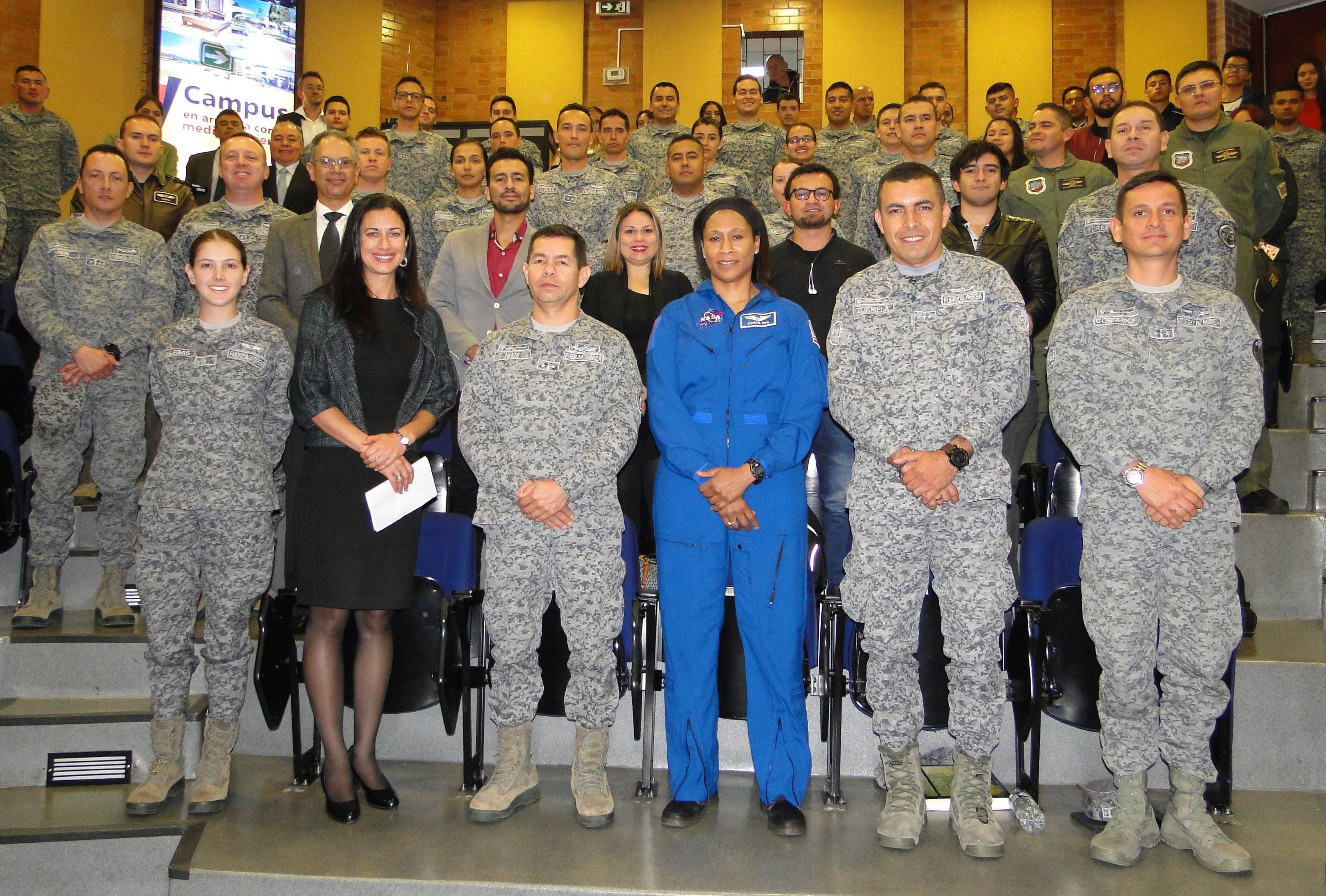 Astronauta de la Nasa Realizó Conversatorio en la EPFAC