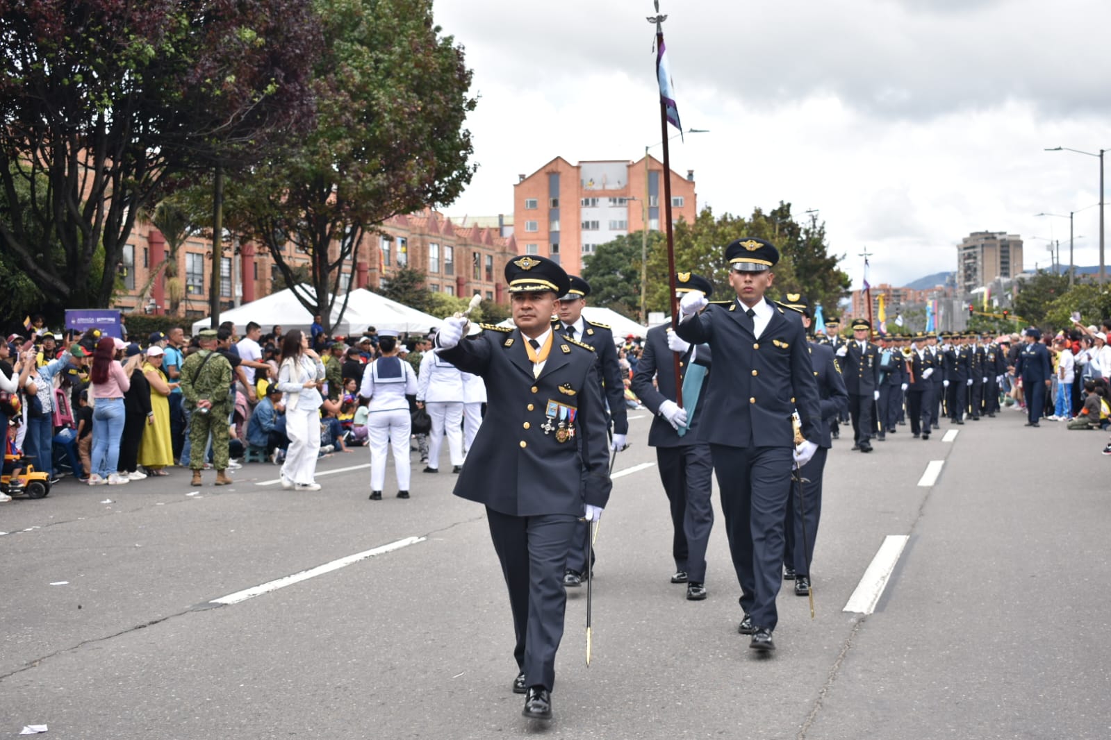 Honor y compromiso: la EPFAC conmemoró 215 años de historia colombiana