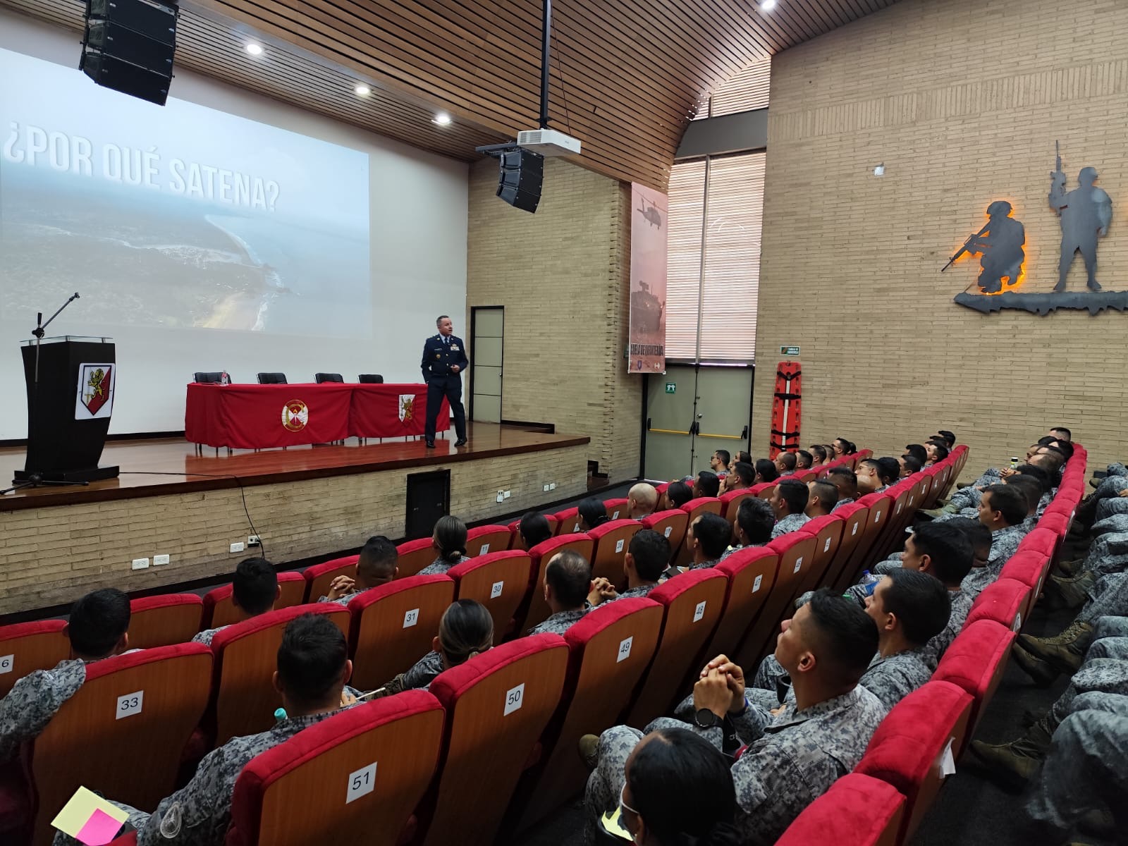 Capacitación al servicio de los colombianos: Satena visita a la EPFAC