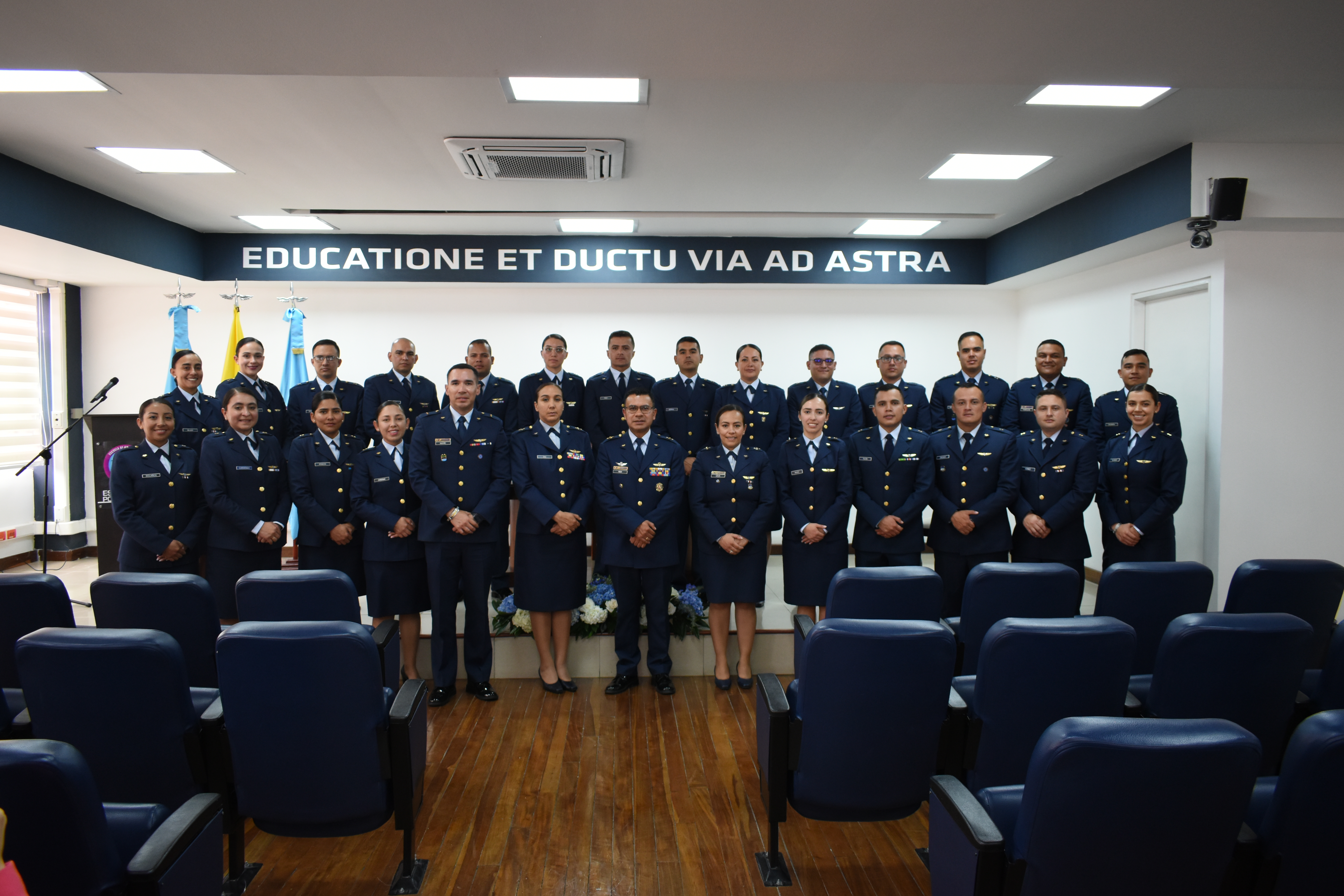 Finaliza curso de ascenso en la EPFAC para 23 oficiales del cuerpo administrativo