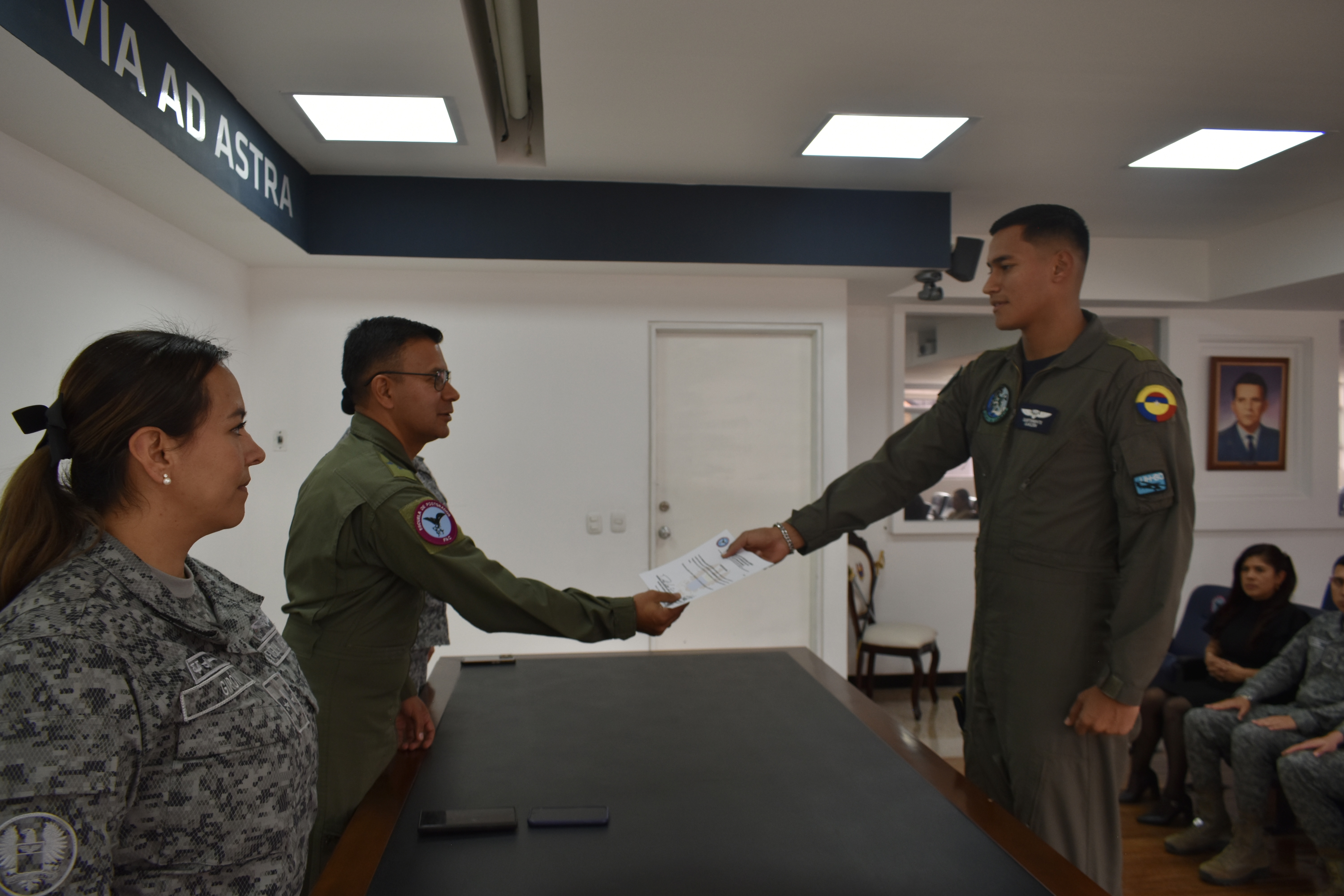 Oficiales fueron certificados luego de culminar el Curso Básico de Aerodinámica