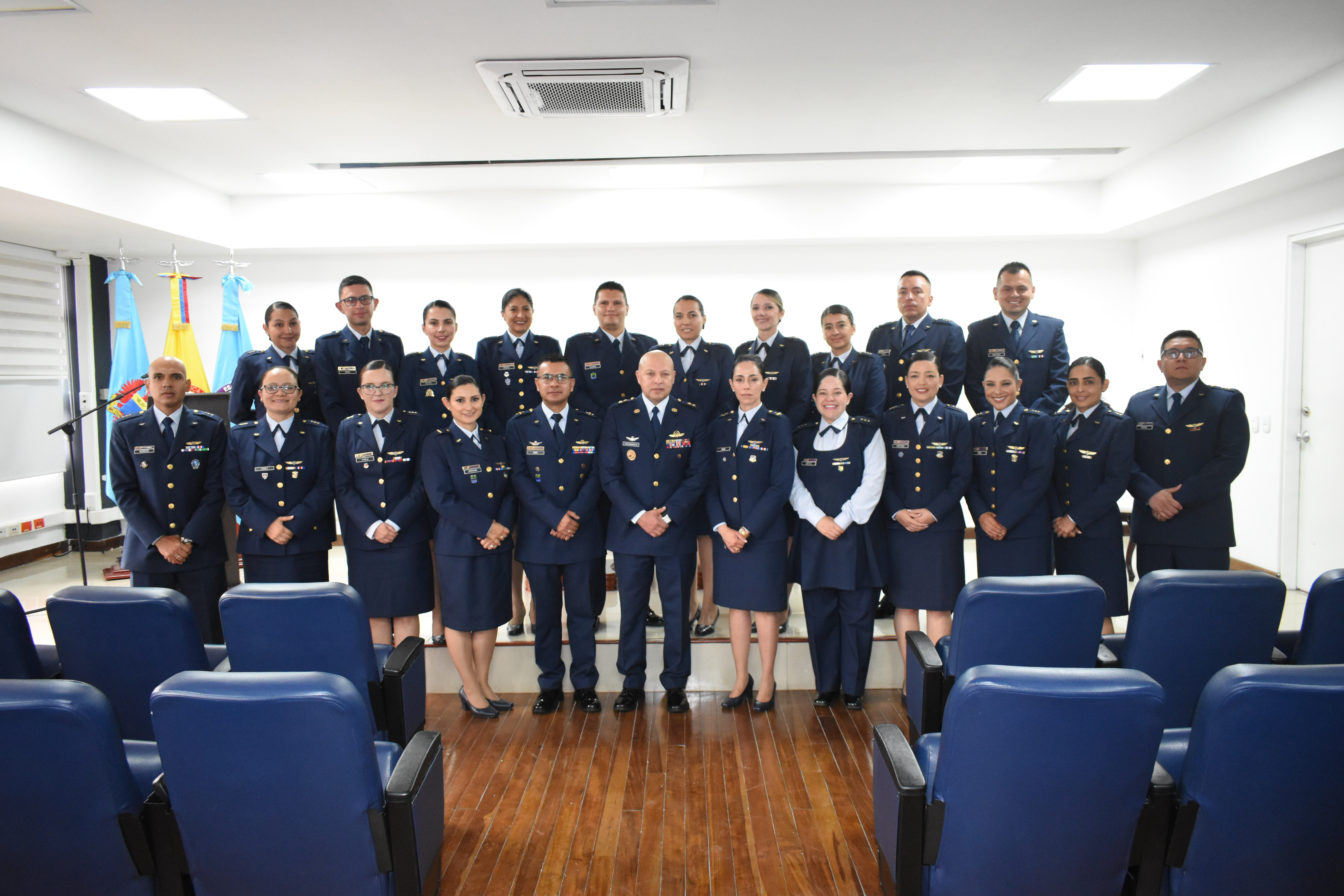Con excelencia académica, 45 oficiales culminan su curso de ascenso