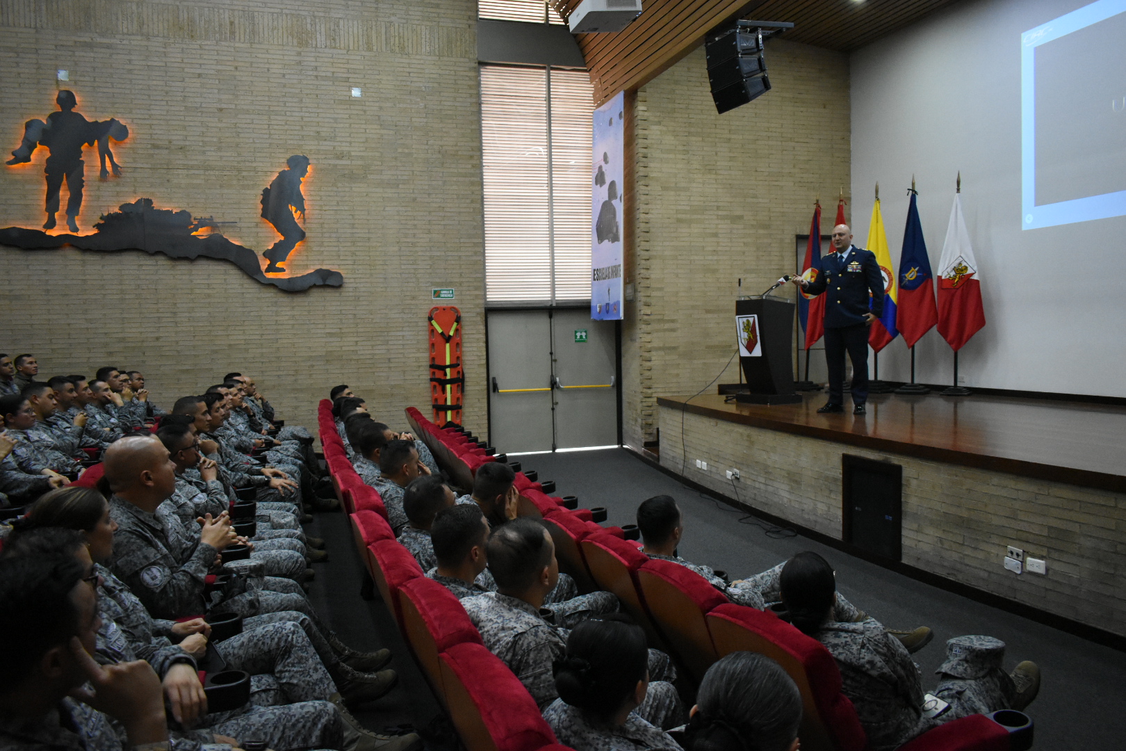 Innovación y liderazgo en la industria aeronáutica colombiana