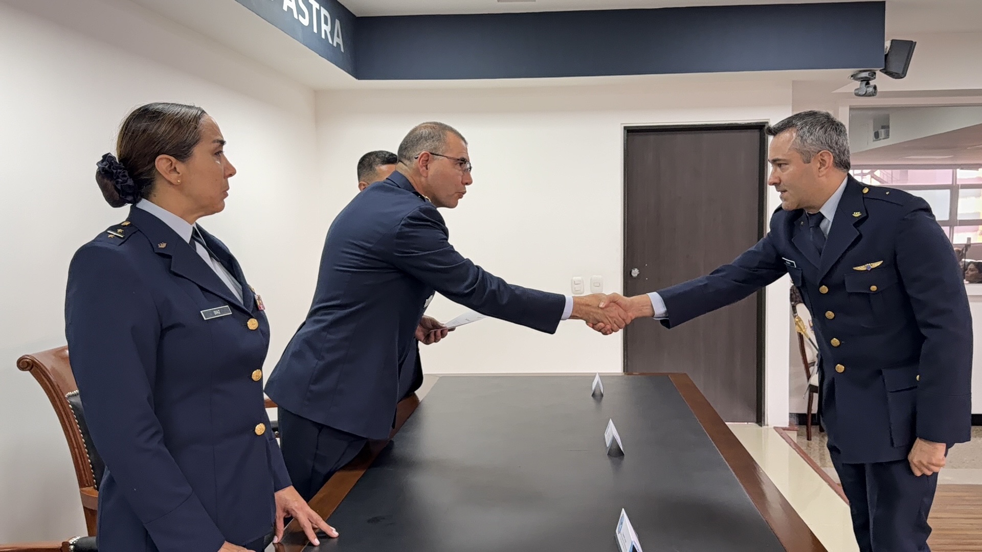 Vocación de servicio: Profesionales Oficiales de Reserva culminan su curso de ascenso