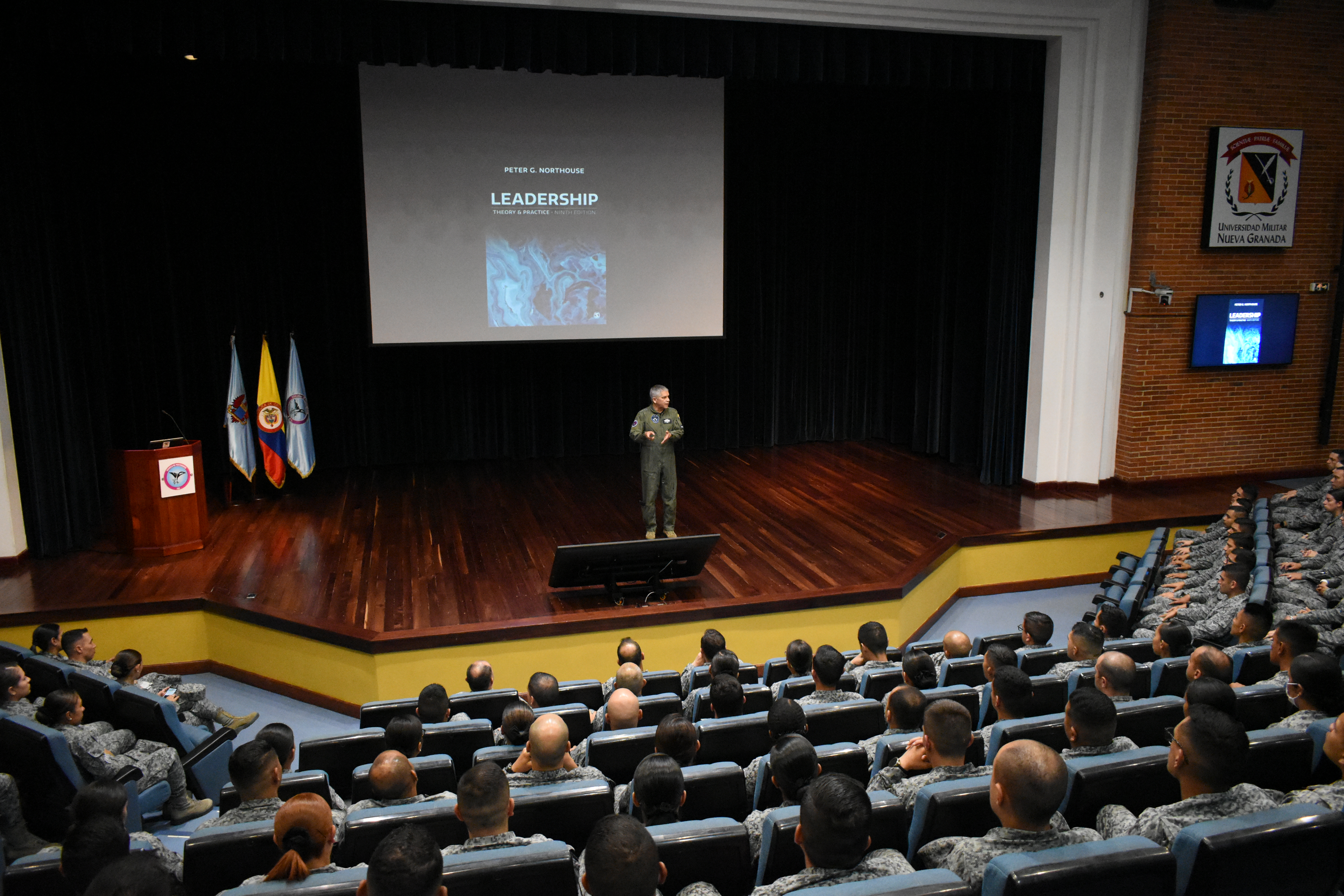 Segundo comandante de la Fuerza Aeroespacial impartió charla sobre mando, liderazgo e integridad