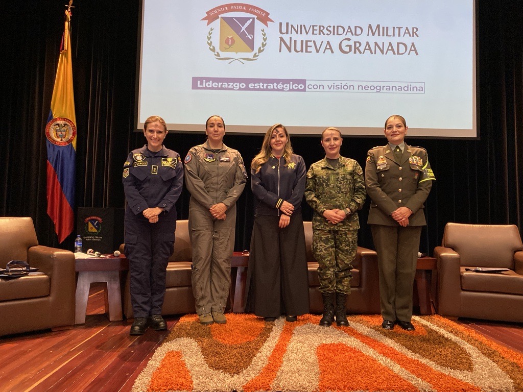 Mujeres en la Fuerza Pública: Liderazgo y compromiso con la nación