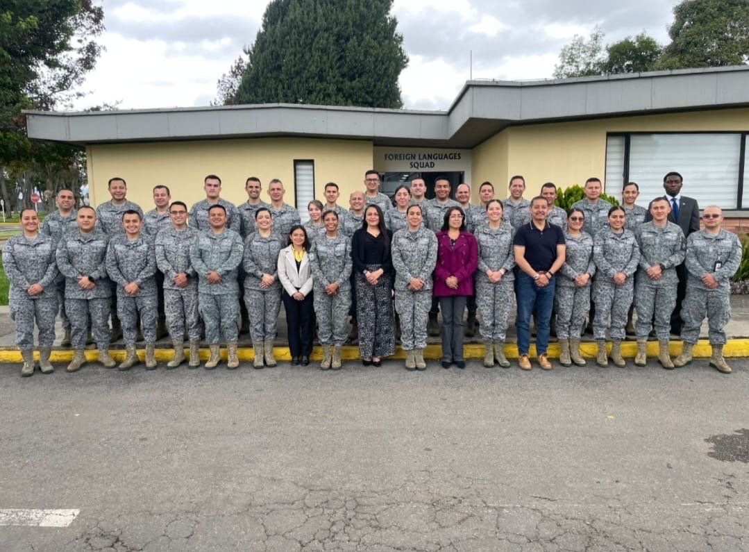 Fortalecidas competencias lingüísticas en el personal militar de la Fuerza Aeroespacial Colombiana