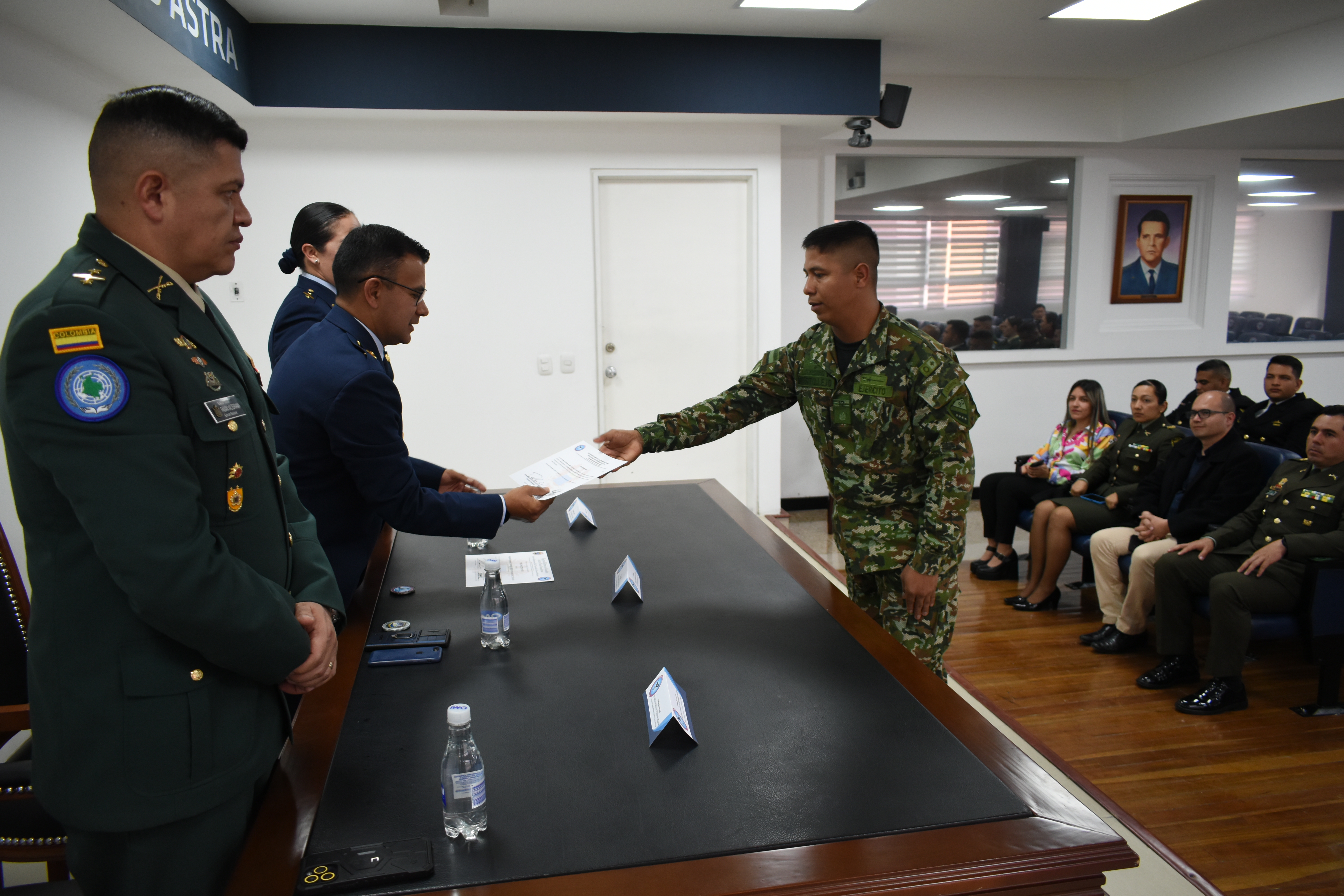 Personal militar fortalece sus capacidades en enseñanza en el idioma inglés