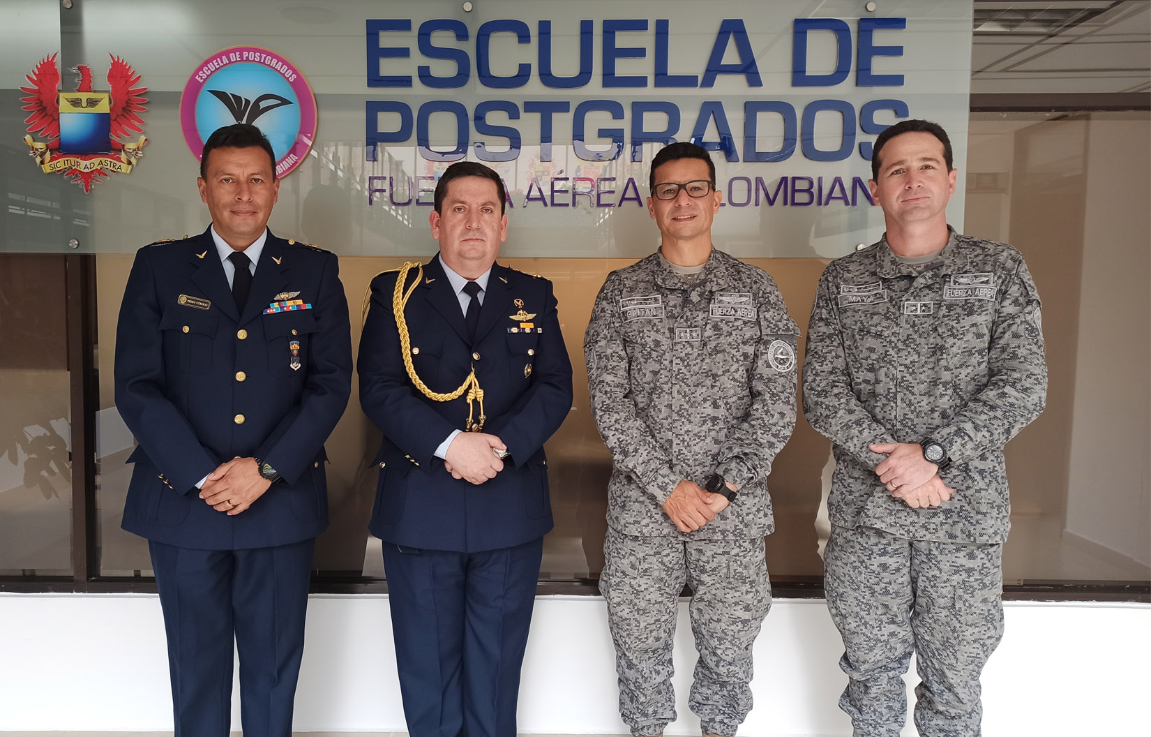 Foto visita agregado militar