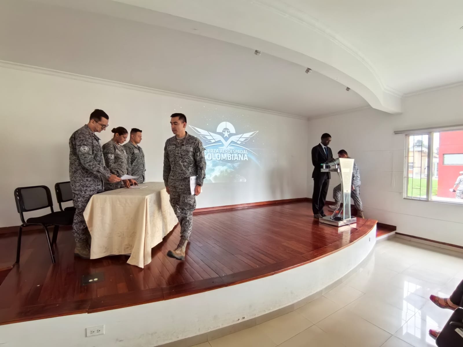 Estándares de bilingüismo son fortalecidos por la Escuela de Postgrados de la FAC