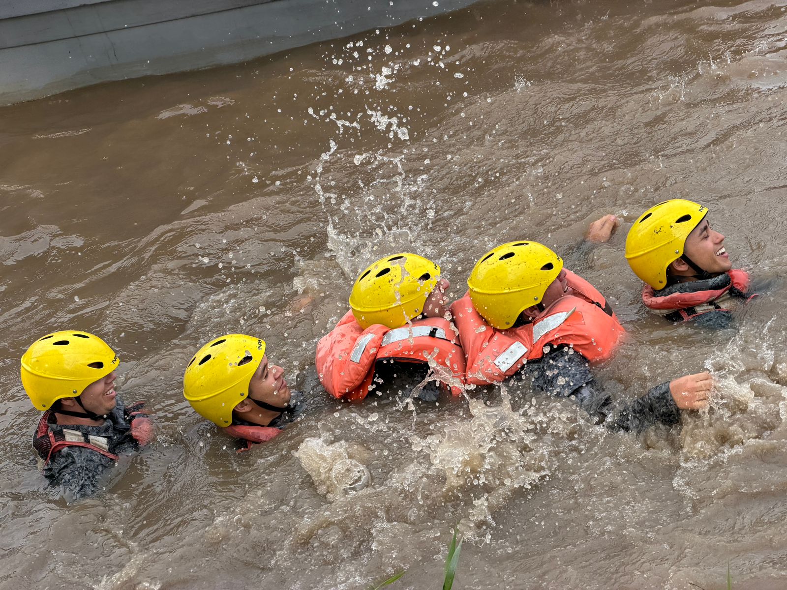 Ejercicio en terreno consolida competencias de mando en oficiales en curso de ascenso