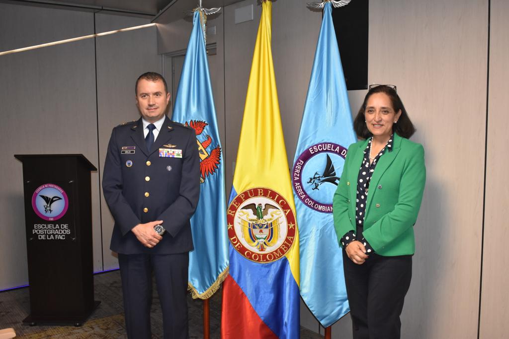 Convenio académico internacional fue celebrado entre la Escuela de Postgrados de la FAC y la Universidad Aeronáutica en Querétaro