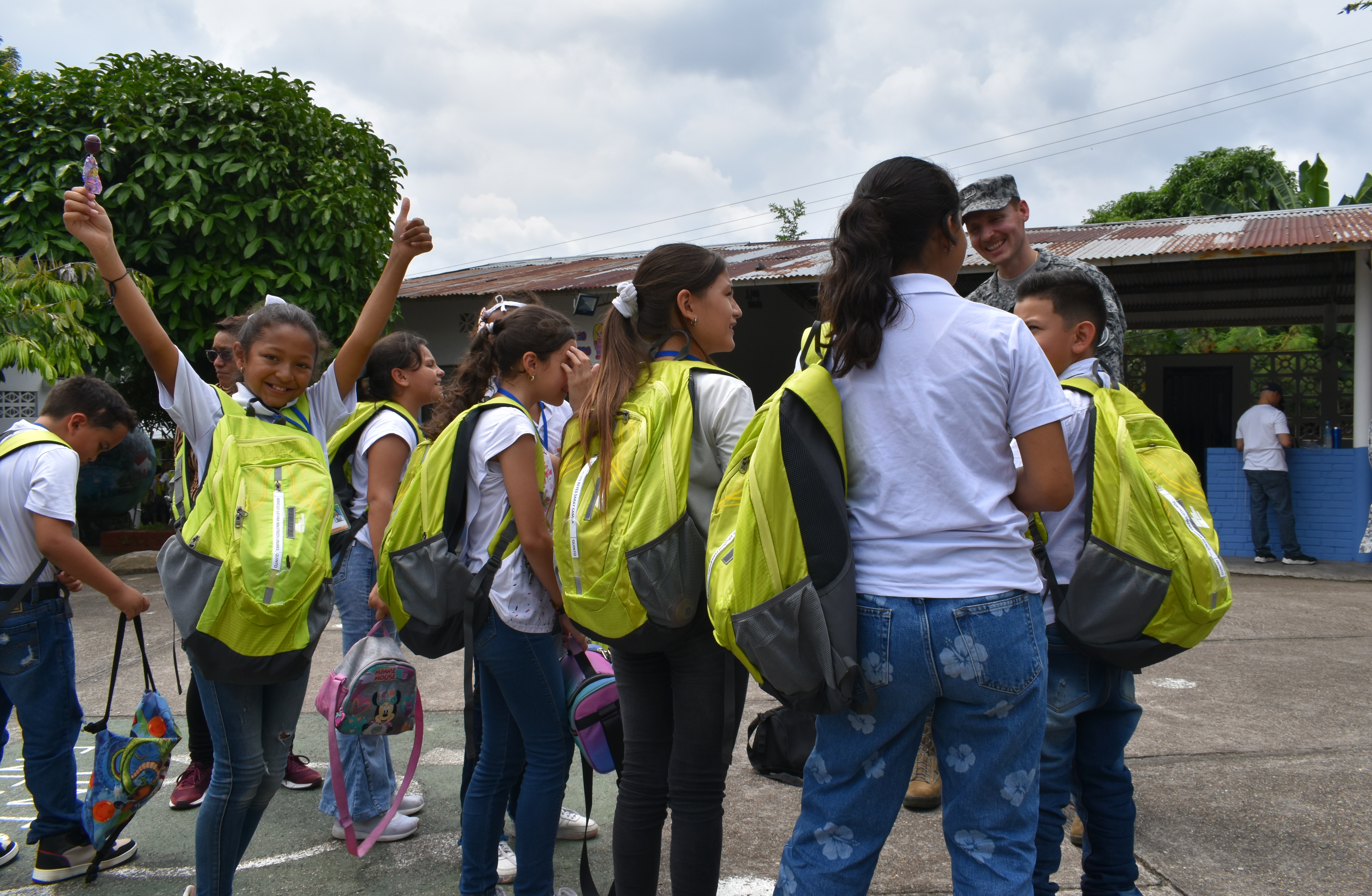 Útiles escolares fueron entregados a población infantil del municipio Agua de Dios en Cundinamarca