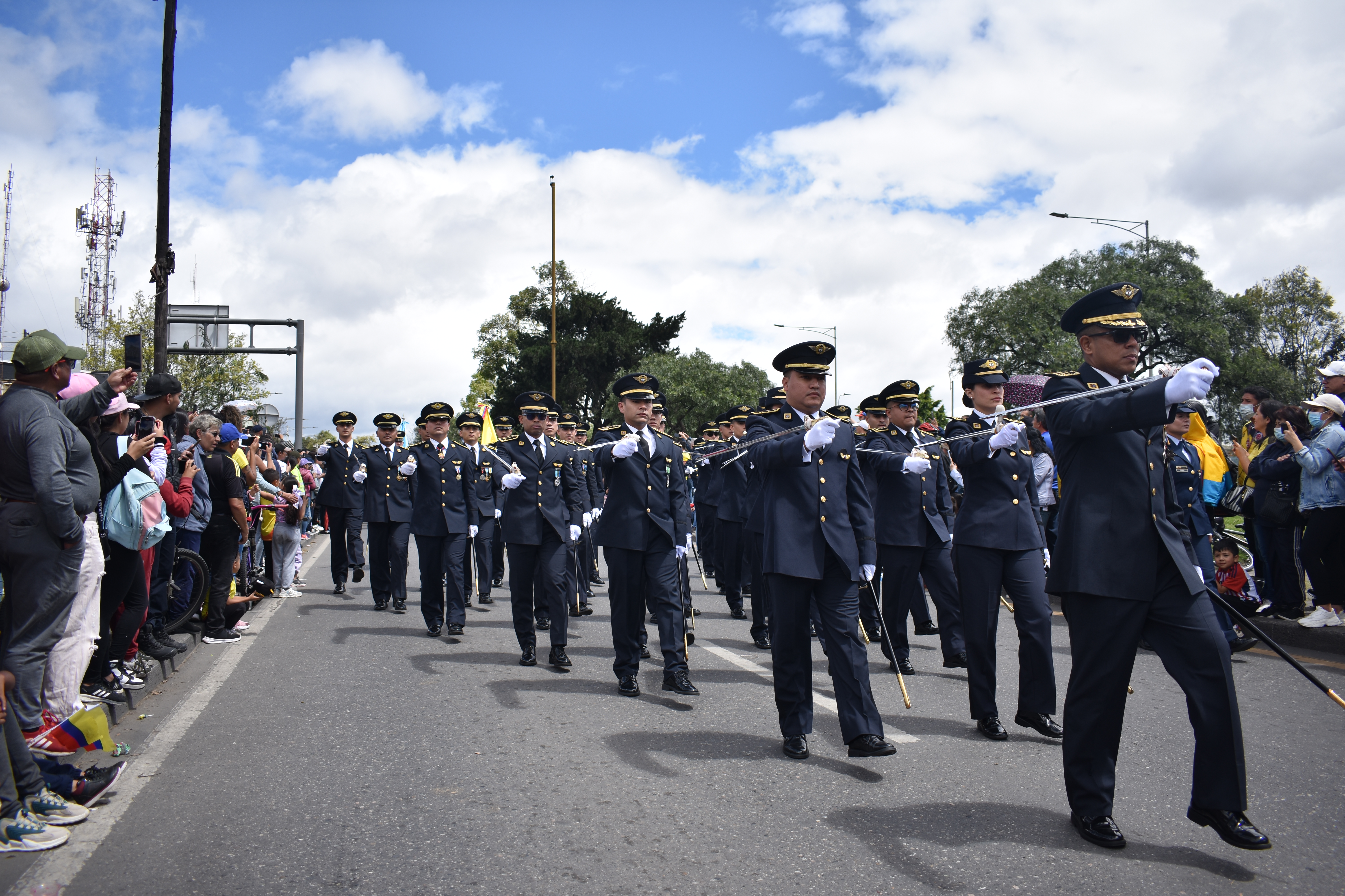 En desfile militar y de policía, la EPFAC hizo presencia este 20 de julio