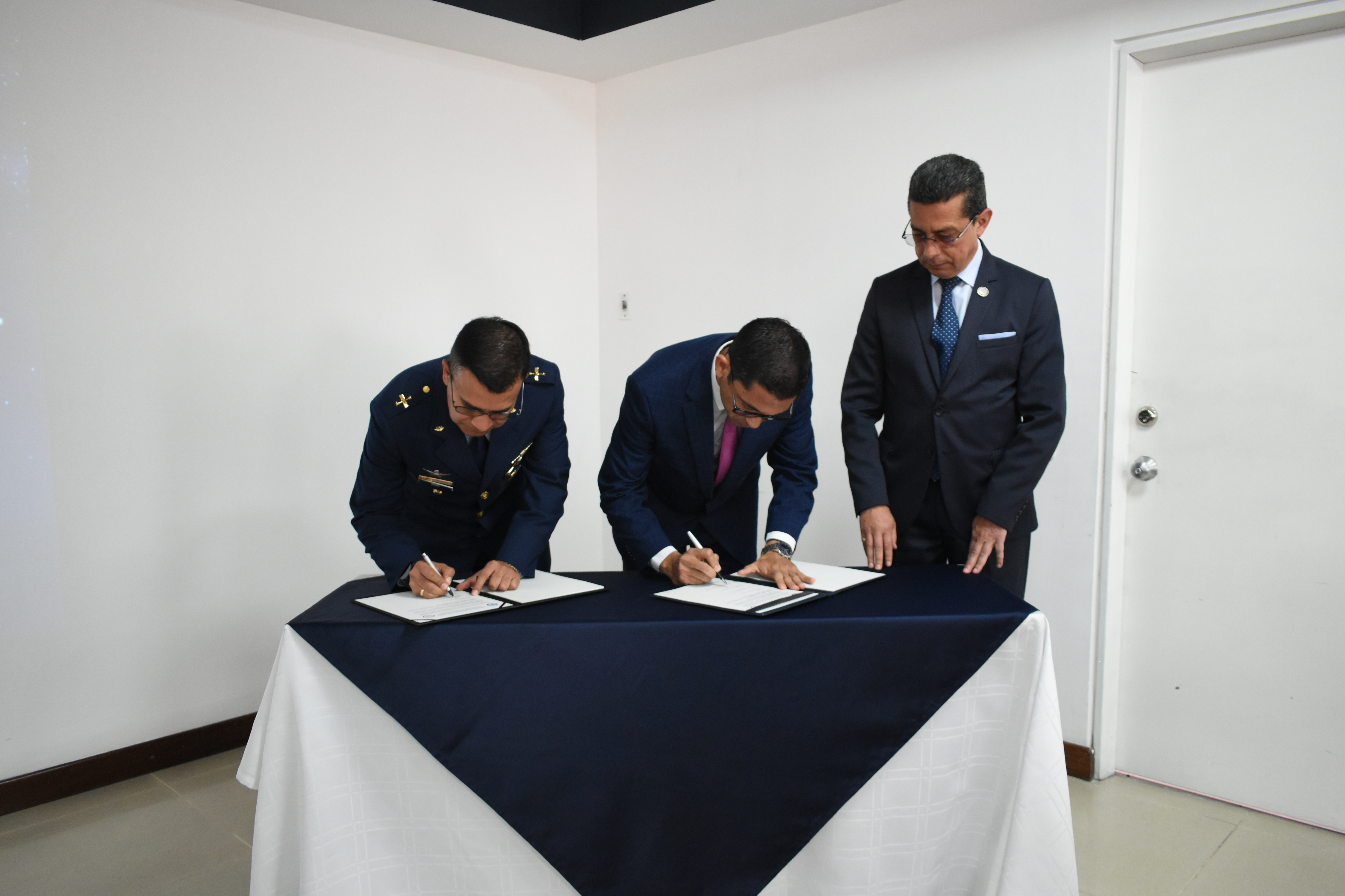 Convenio académico firmado para fortalecer la educación superior en la EPFAC Convenio académico firmado para fortalecer la educación superior en la EPFAC