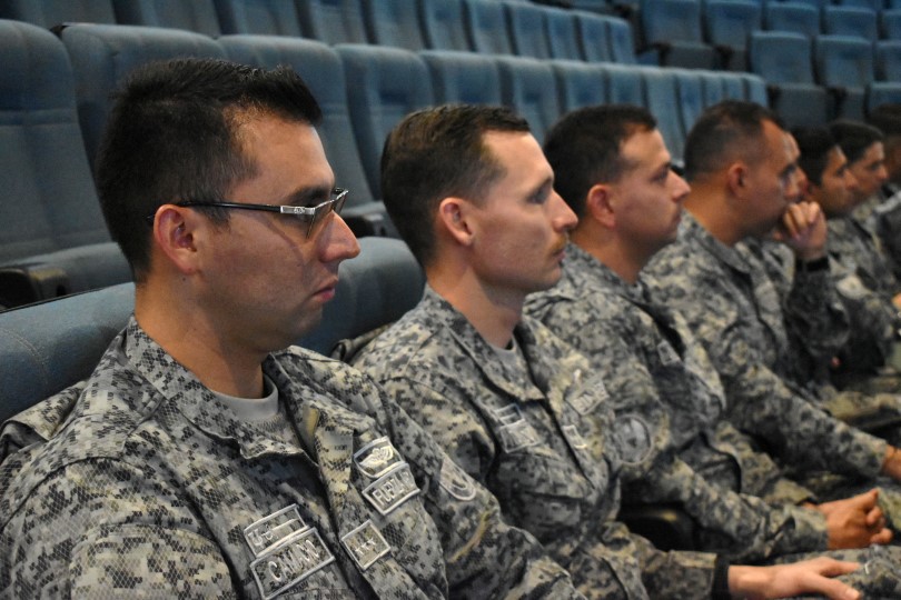 Comandante de la Fuerza Aérea dirigió conferencia de liderazgo y proyección institucional en la EPFAC