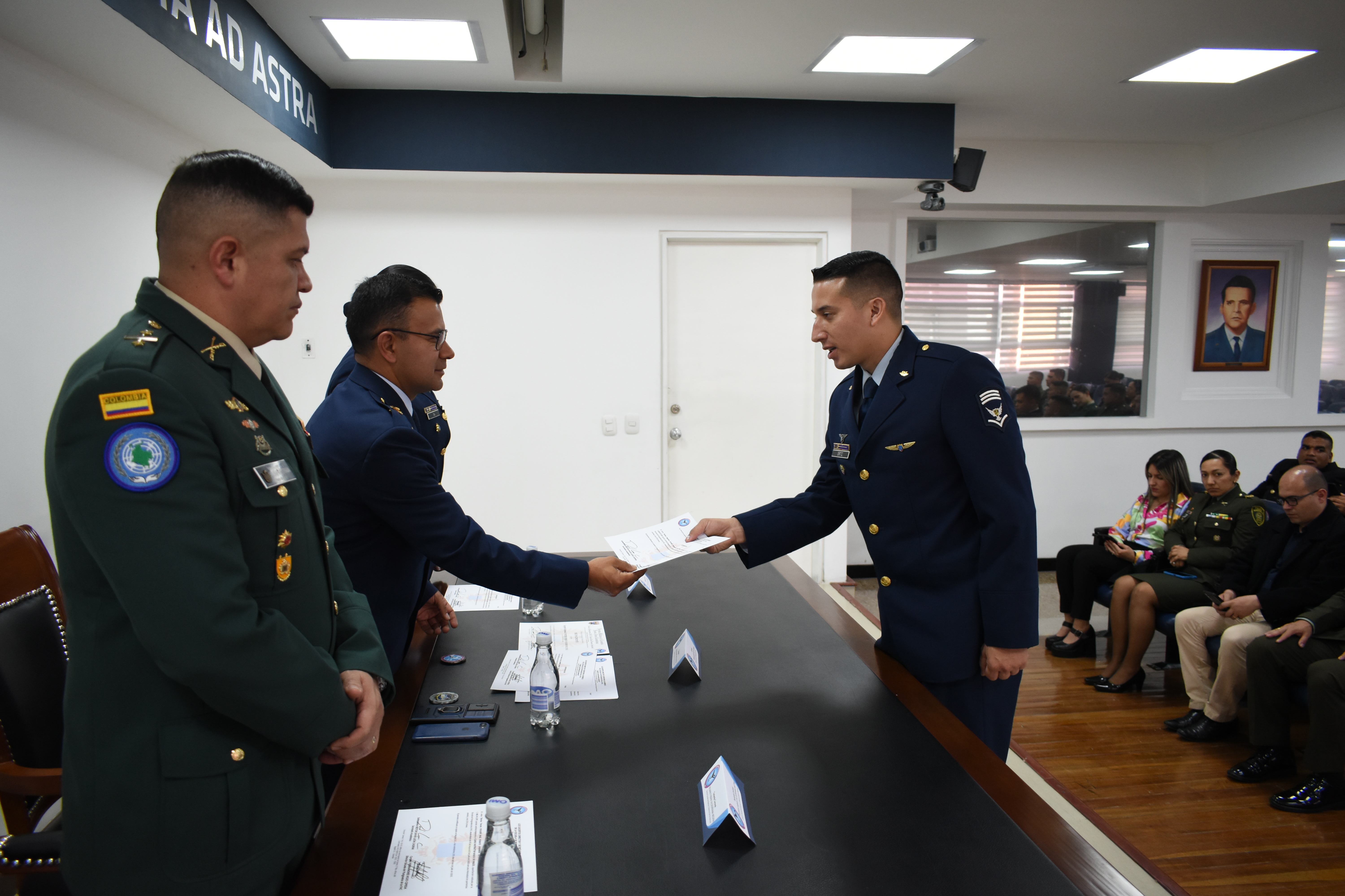 Personal militar fortalece sus capacidades en enseñanza en el idioma inglés