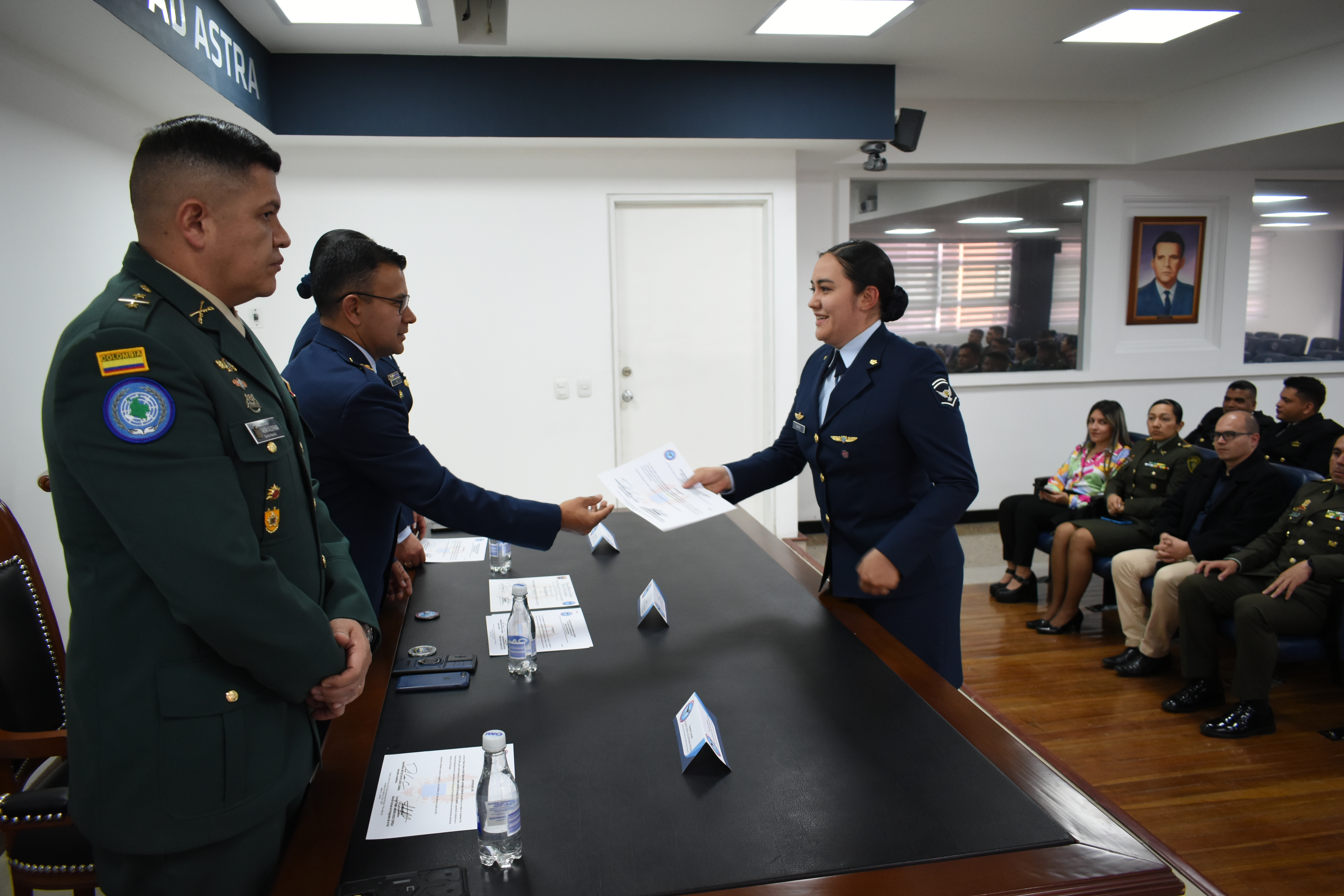 Personal militar fortalece sus capacidades en enseñanza en el idioma inglés