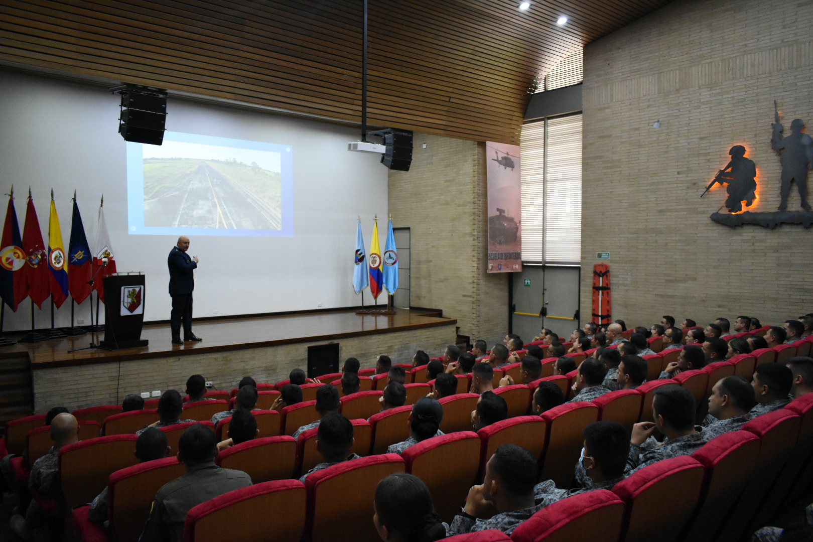 Innovación y liderazgo en la industria aeronáutica colombiana