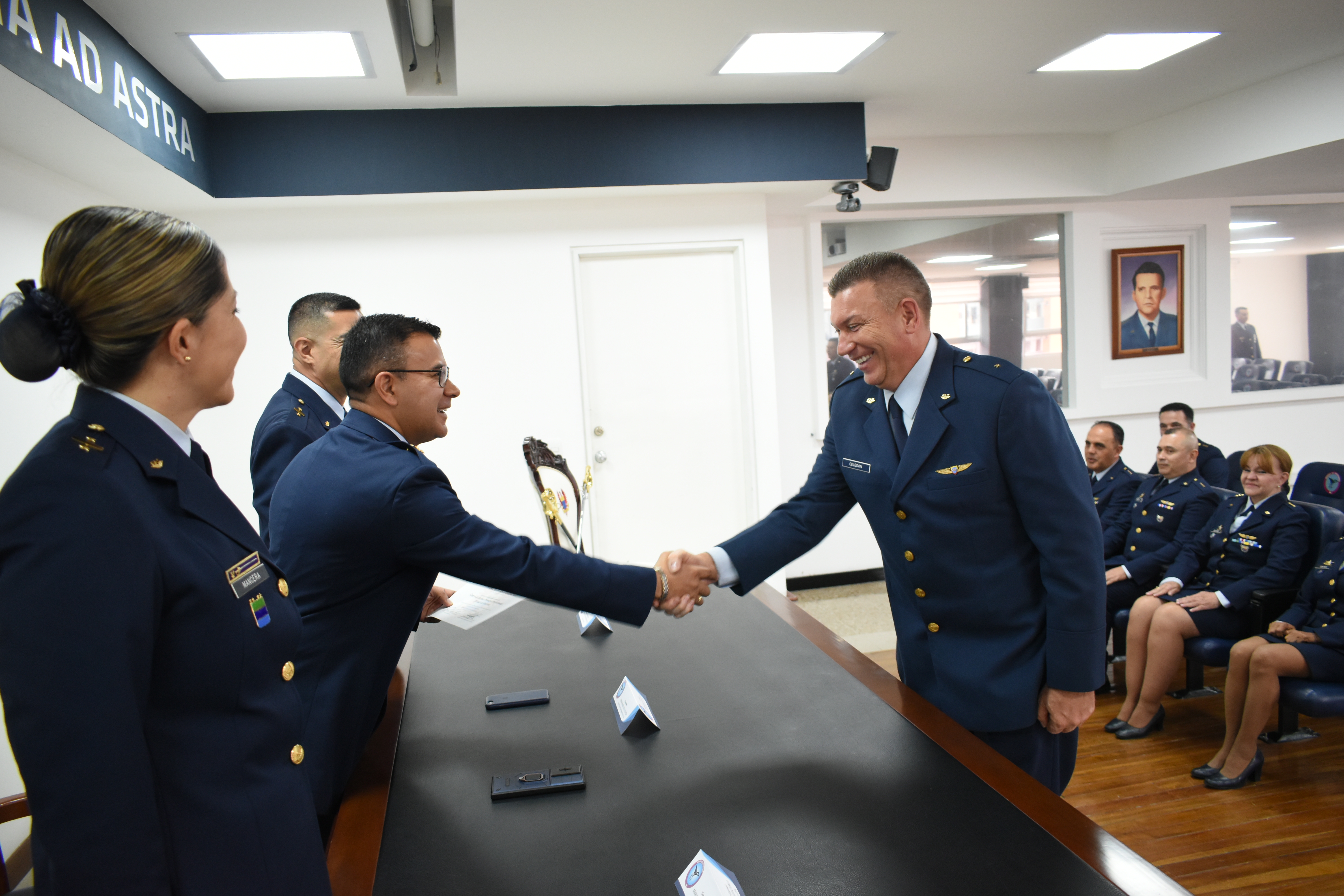 Culmina el Curso de Ascenso para los Profesionales Oficiales de Reserva de la FAC Culmina el Curso de Ascenso para los Profesionales Oficiales de Reserva de la FAC