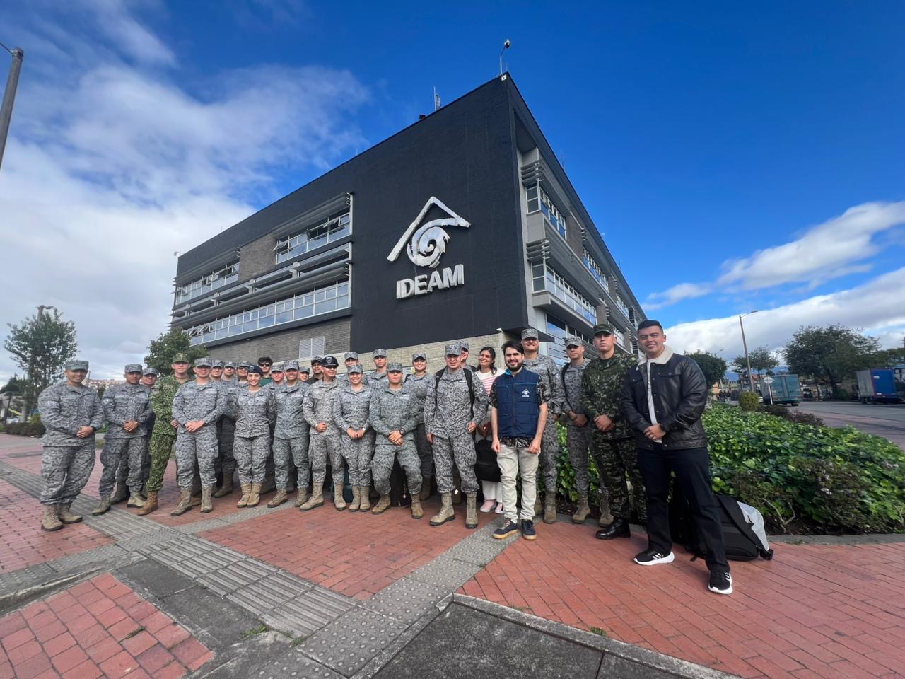 Visita al IDEAM fue realizada por estudiantes del Curso en Seguridad Operacional