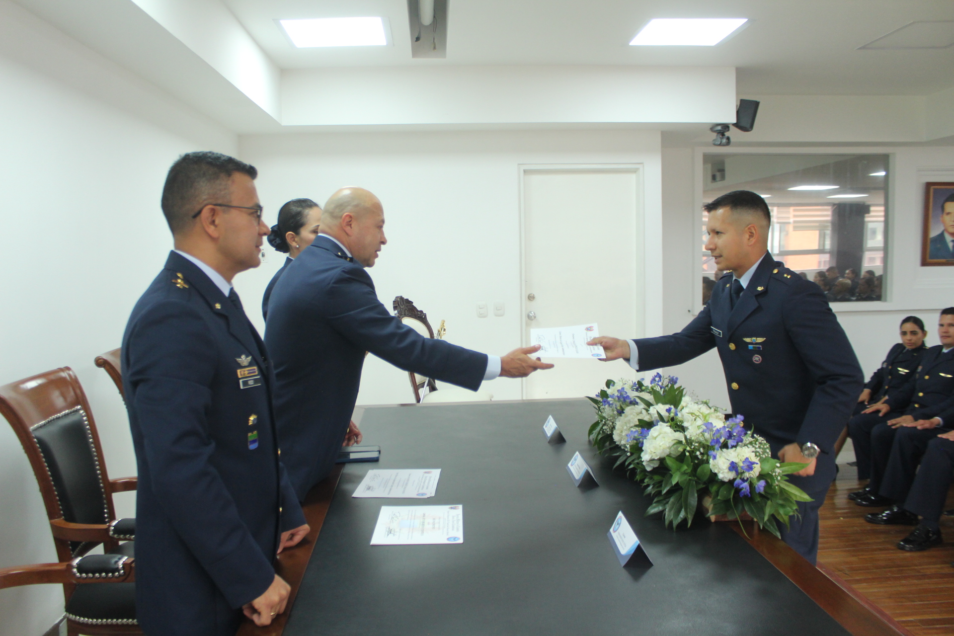 Con excelencia académica, 45 oficiales culminan su curso de ascenso