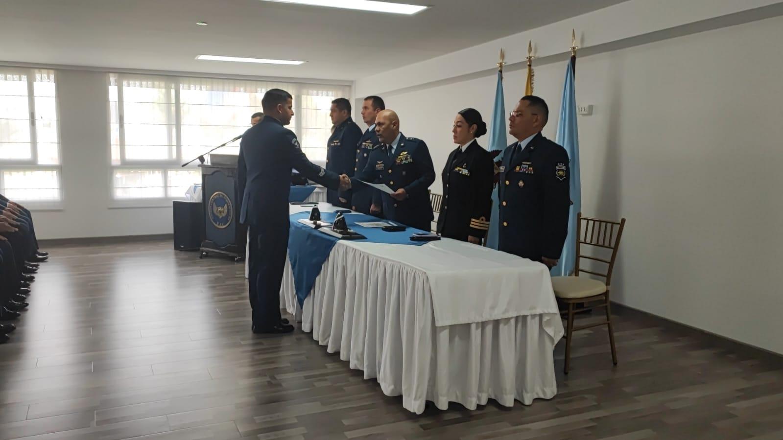 Suboficiales de las Fuerzas Militares fueron capacitados como inspectores técnicos por la Fuerza Aeroespacial Colombiana