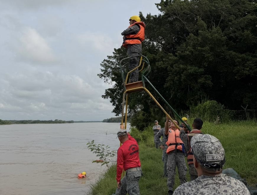 Ejercicio en terreno consolida competencias de mando en oficiales en curso de ascenso