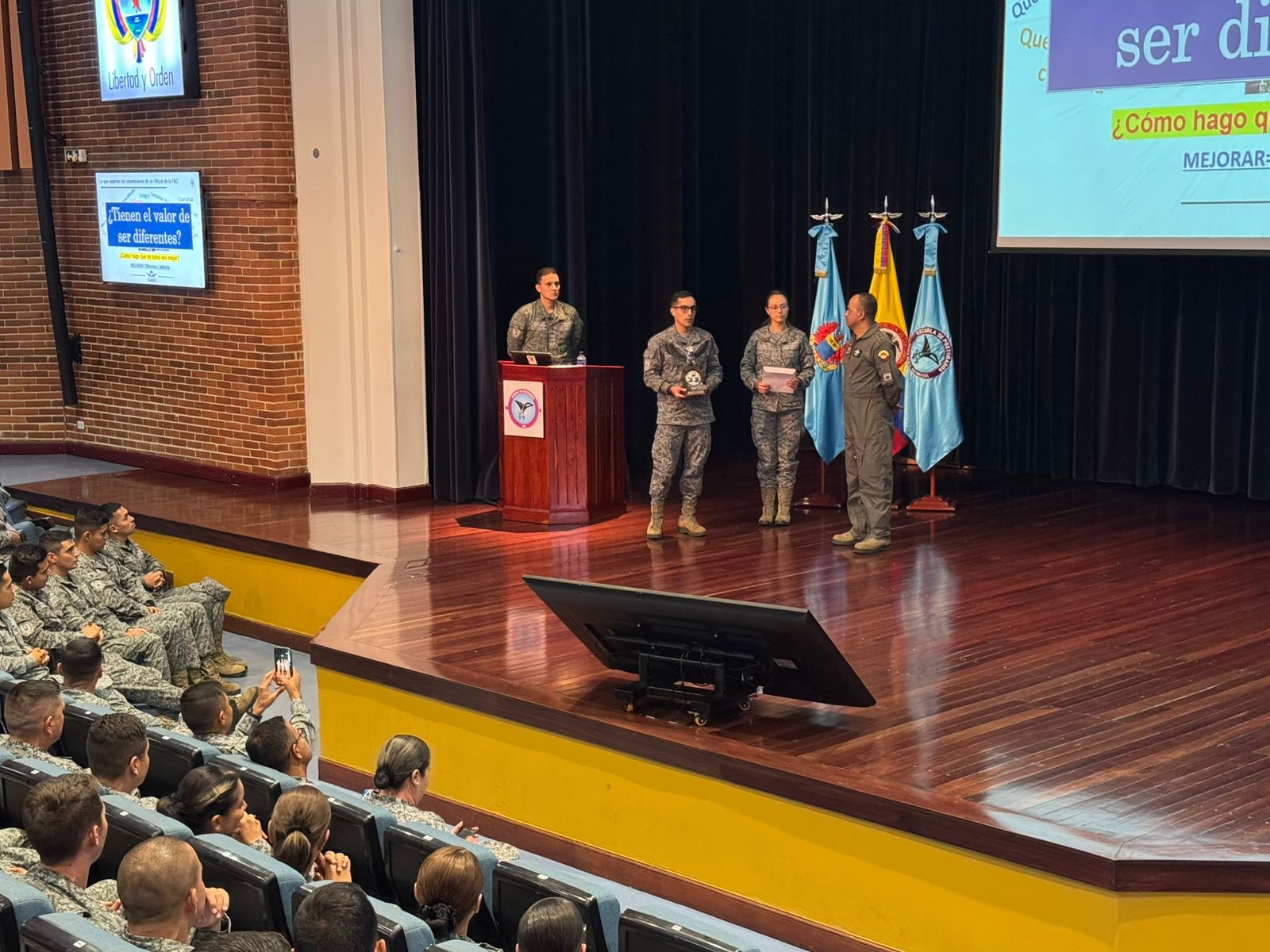 Cátedra de capacidades de la FAC fue impartida a oficiales de curso de ascenso