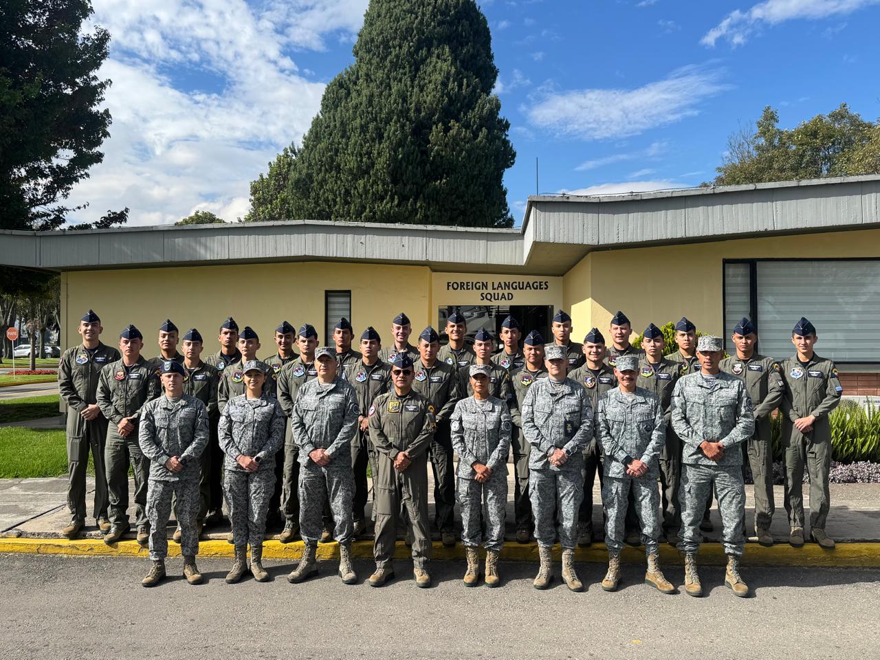 Competencias en inglés fortalecidas en personal de Subtenientes de la FAC