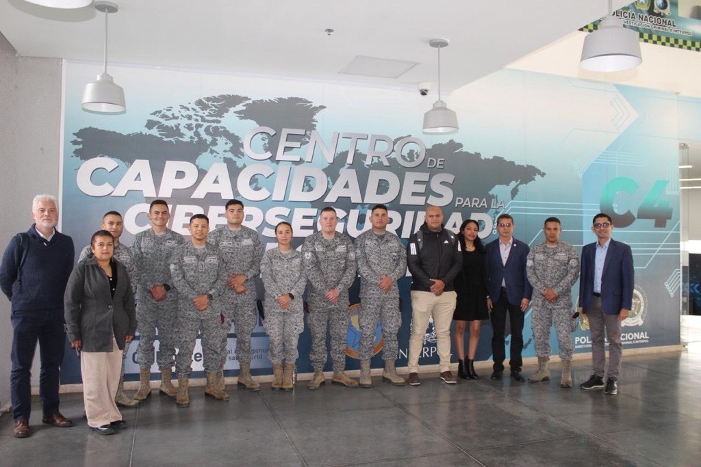 Fortaleciendo conocimientos en ciberseguridad y ciberdefensa en maestrantes de la EPFAC