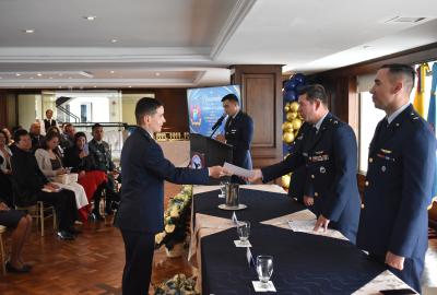Liderazgo y preparación fortalecen a Oficiales del Cuerpo Administrativo