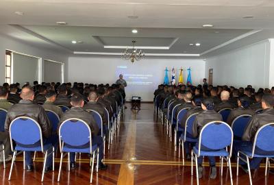 Oficiales de curso de ascenso reciben cátedras de liderazgo y capacidades de la Fuerza 