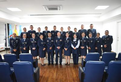 Con excelencia académica, 45 oficiales culminan su curso de ascenso
