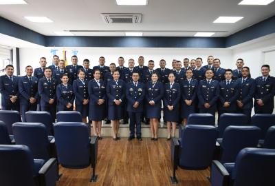 Oficiales culminan su Curso Básico de Capacitación en la EPFAC