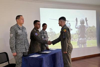 Competencias en inglés fortalecidas en personal de Subtenientes de la FAC