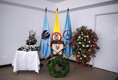 arreglo floral homenaje a los caídos en combate