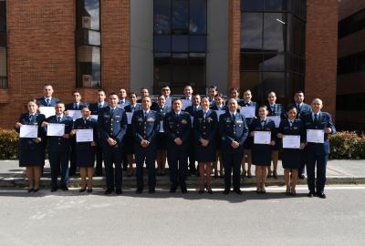 Oficiales del Cuerpo Administrativo terminan su curso de ascenso en la EPFAC