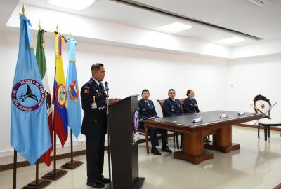 Educación superior: oficiales de la FAC recibieron su título de magísteres
