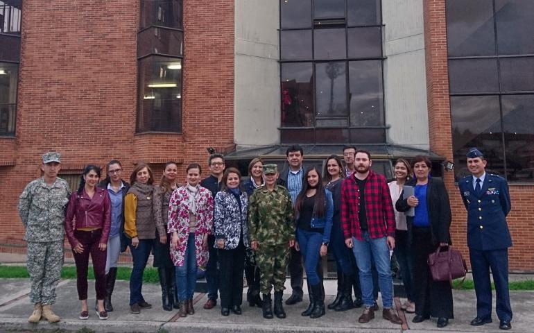 Estudiantes del Diplomado en Doctrina de Operaciones Militares recibieron visita de la Señora MG. María Paulina Leguizamón Zárate