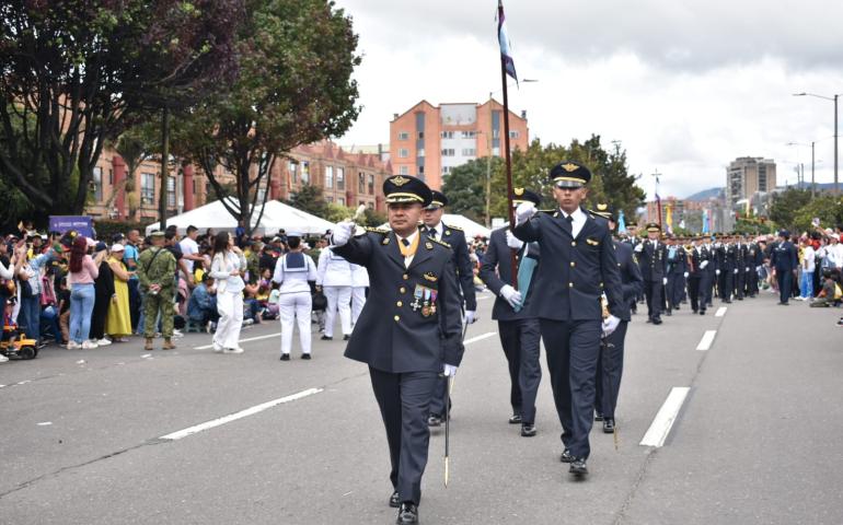 Honor y compromiso: la EPFAC conmemoró 215 años de historia colombiana