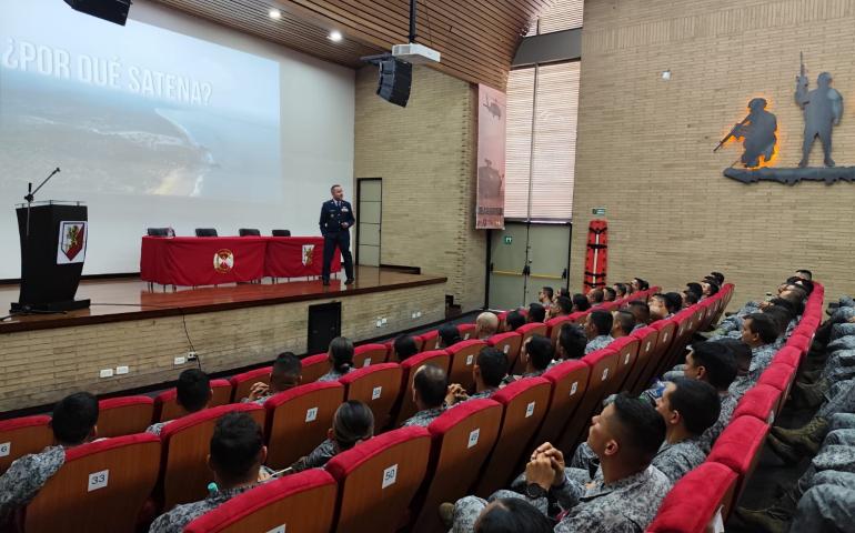 Capacitación al servicio de los colombianos: Satena visita a la EPFAC