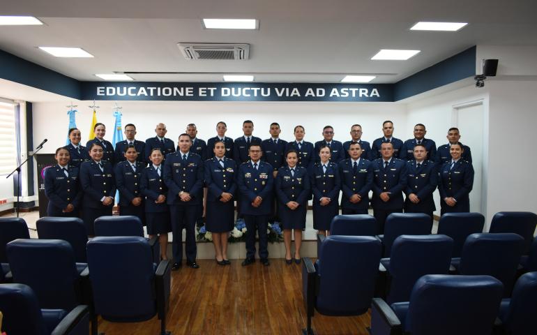 Finaliza curso de ascenso en la EPFAC para 23 oficiales del cuerpo administrativo