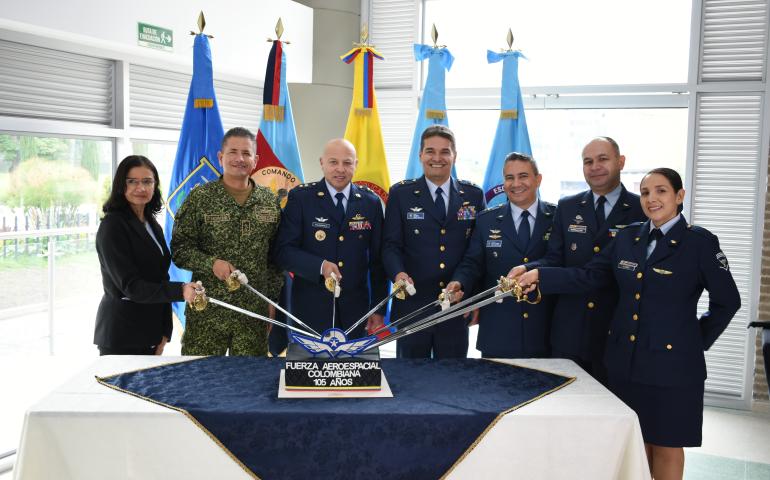 Homenaje a 105 años de historia y defensa de la soberanía nacional desde el aire