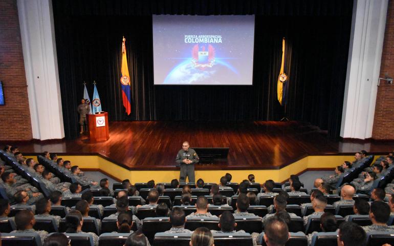 Capacidades de la FAC: Eje central de oficiales en curso de ascenso