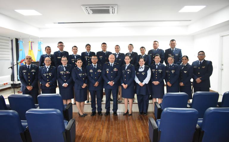Con excelencia académica, 45 oficiales culminan su curso de ascenso
