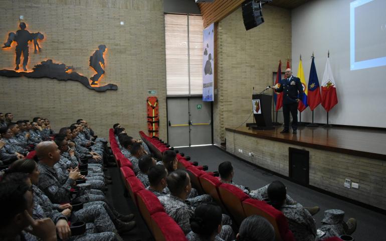 Innovación y liderazgo en la industria aeronáutica colombiana