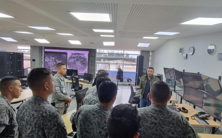 Visita al IDEAM fue realizada por estudiantes del Curso en Seguridad Operacional