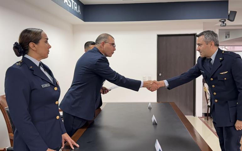 Vocación de servicio: Profesionales Oficiales de Reserva culminan su curso de ascenso