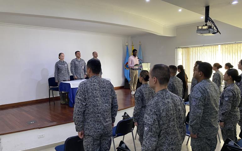 Fortaleciendo el talento humano, el CELEF finaliza curso de inmersión de inglés